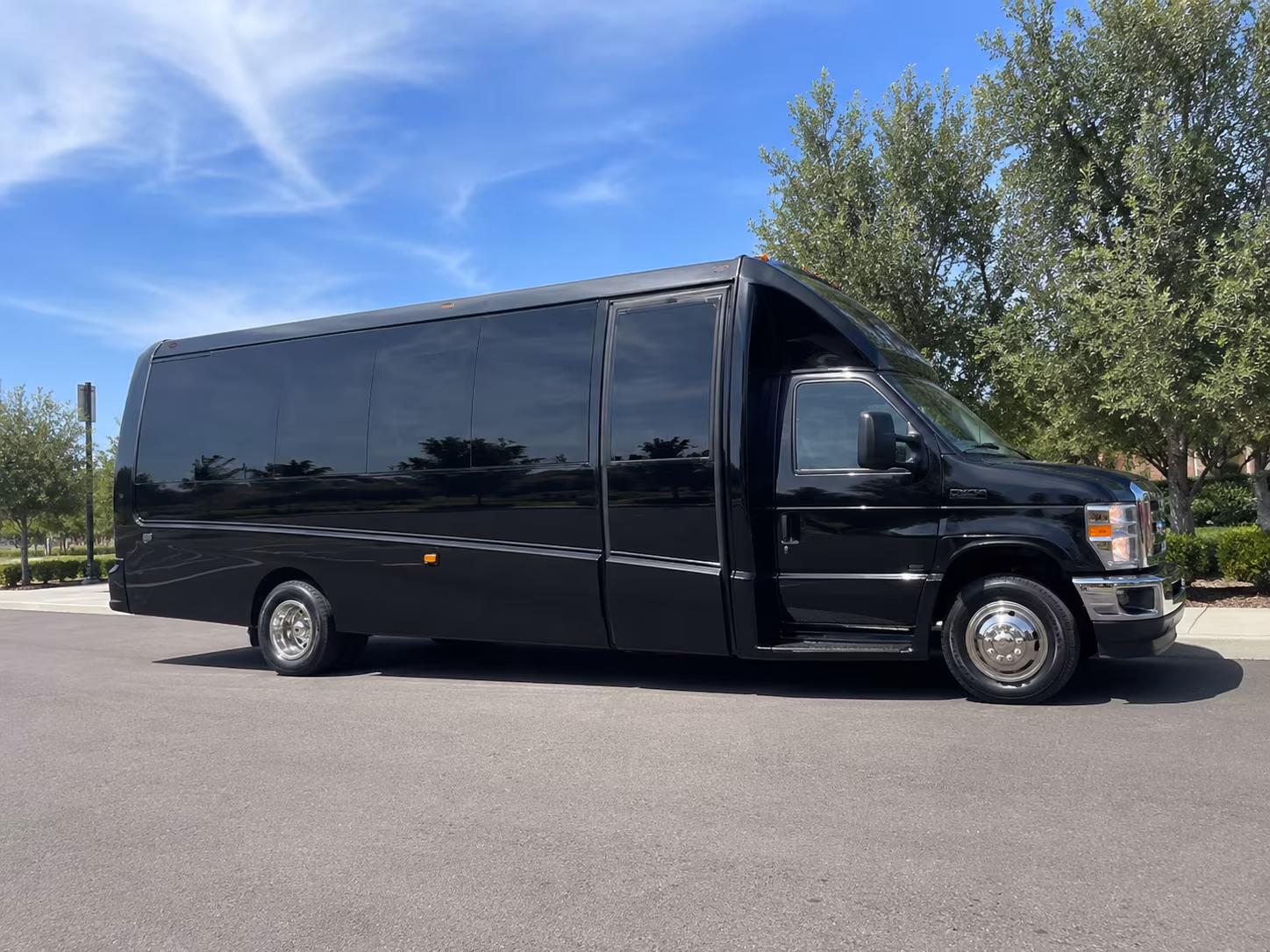 bus rentals for bands and performers traveling through arlington