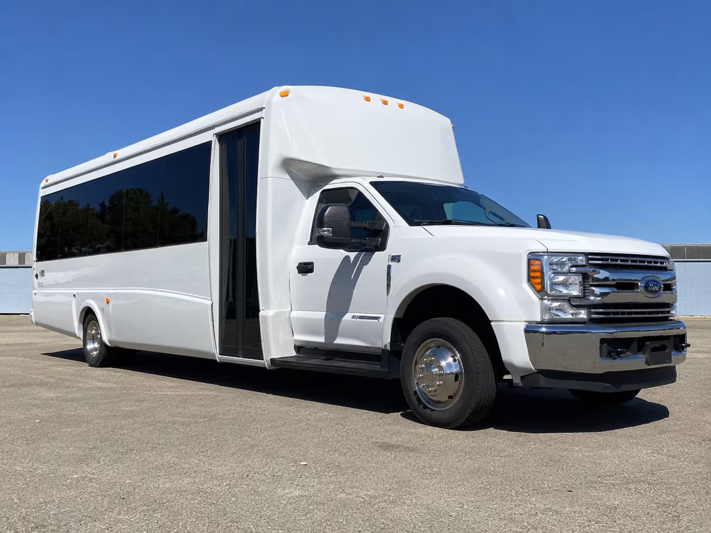 minibuses for arlington isd and private school field trips